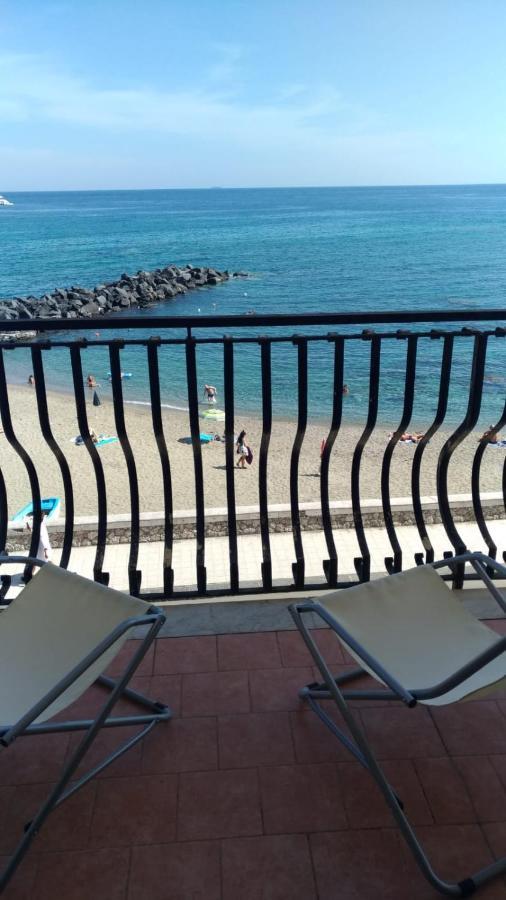Beachfront Giardini Naxos Eksteriør billede