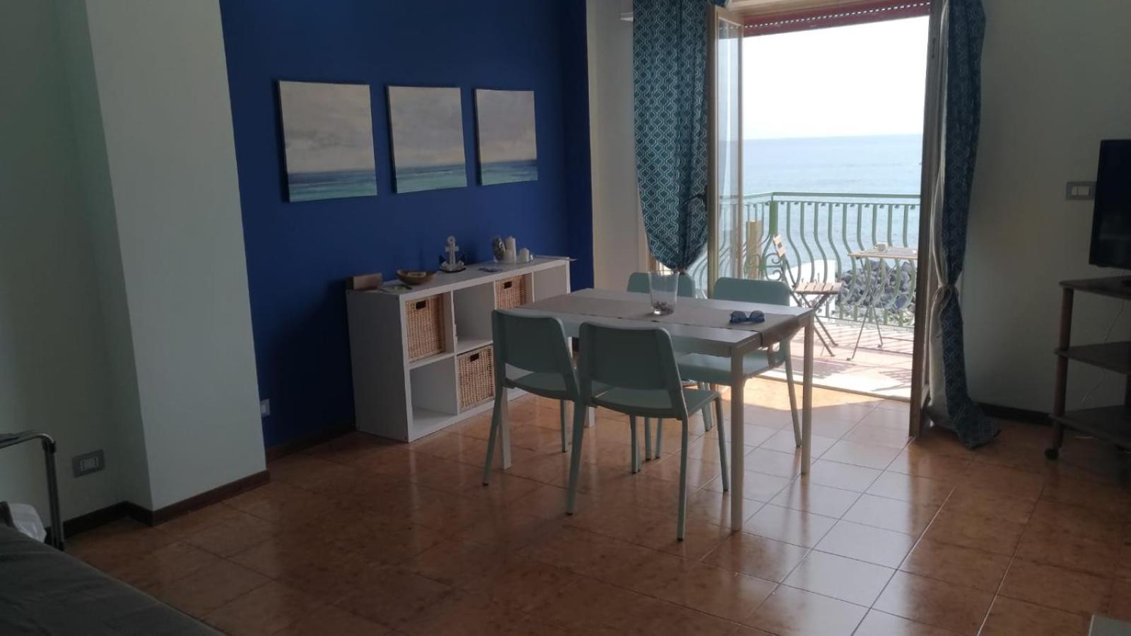Beachfront Giardini Naxos Eksteriør billede