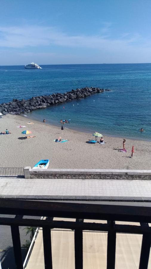 Beachfront Giardini Naxos Eksteriør billede