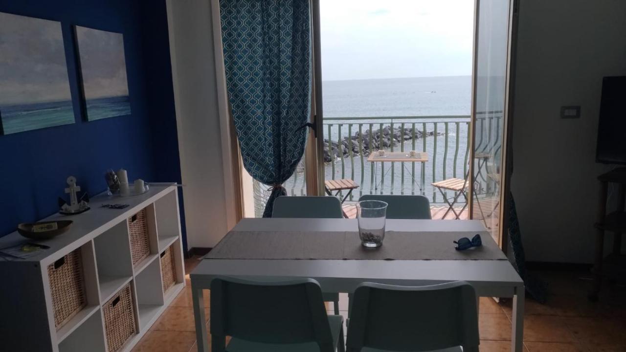 Beachfront Giardini Naxos Eksteriør billede